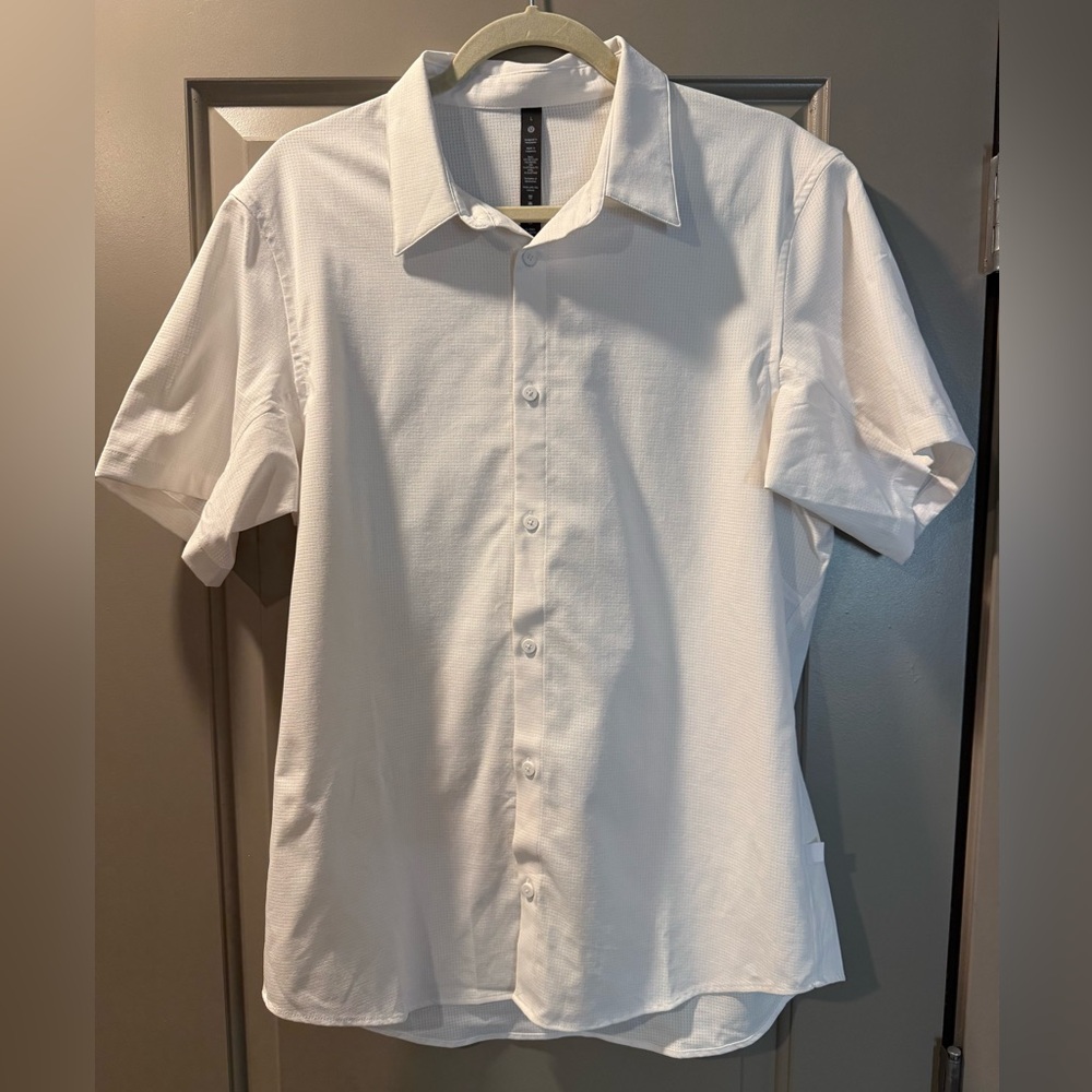 Lululemon Men’s Airing Easy Short Sleeve Shirt Button up